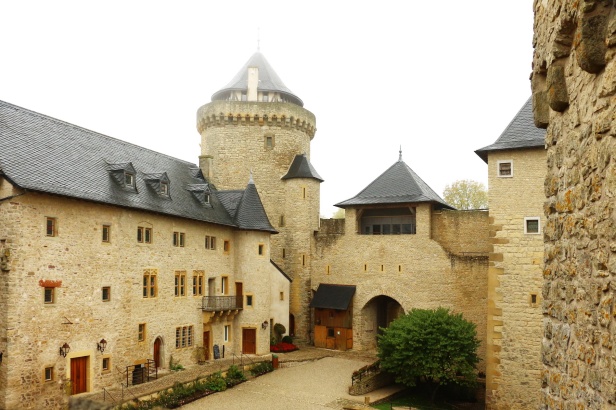 Château de Malbrouck à MANDEREN 03 balades en france - guy peinturier