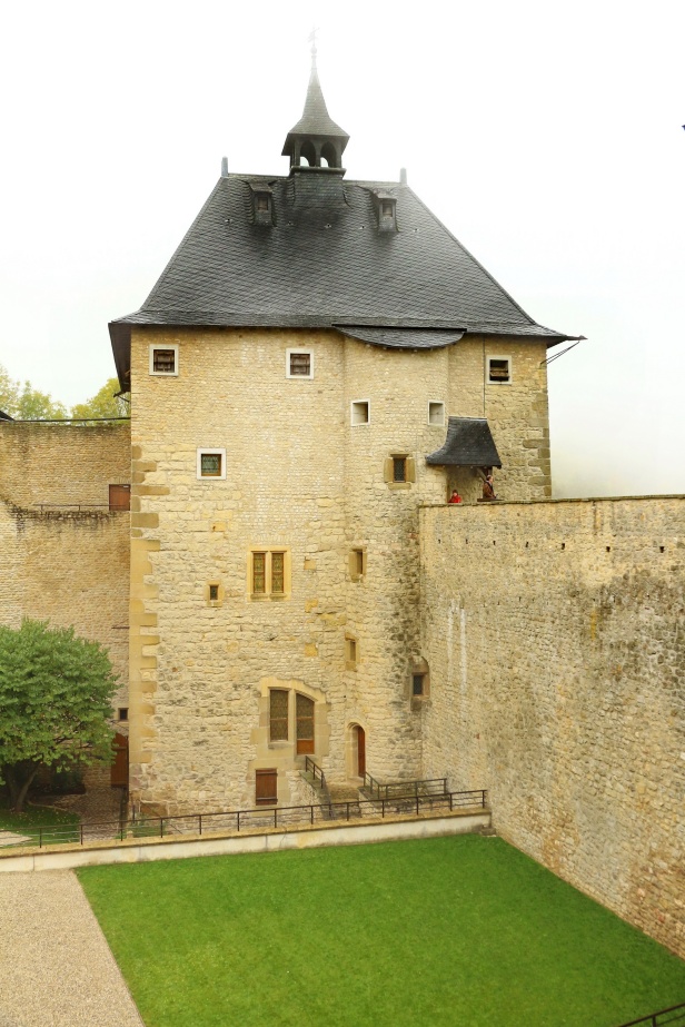 Château de Malbrouck à MANDEREN 08 balades en france - guy peinturier