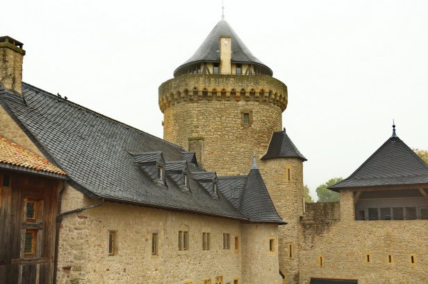 Château de Malbrouck à MANDEREN 09 balades en france - guy peinturier