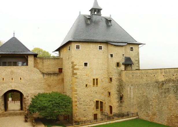 Château de Malbrouck à MANDEREN 13 balades en france - guy peinturier