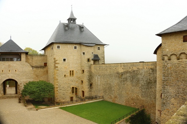 Château de Malbrouck à MANDEREN 14 balades en france - guy peinturier